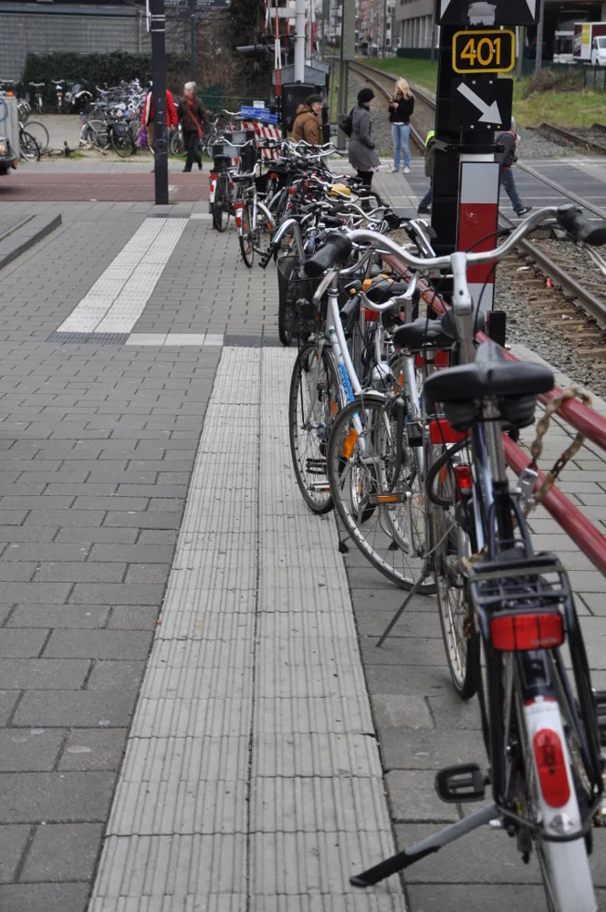 blindenspur_holland.jpg