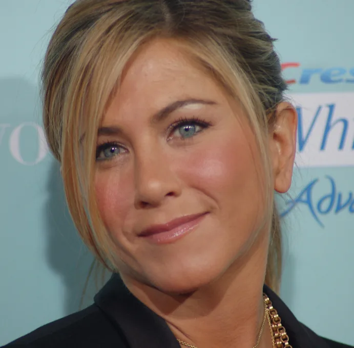 JenniferAnistonFeb09-350x344.jpg