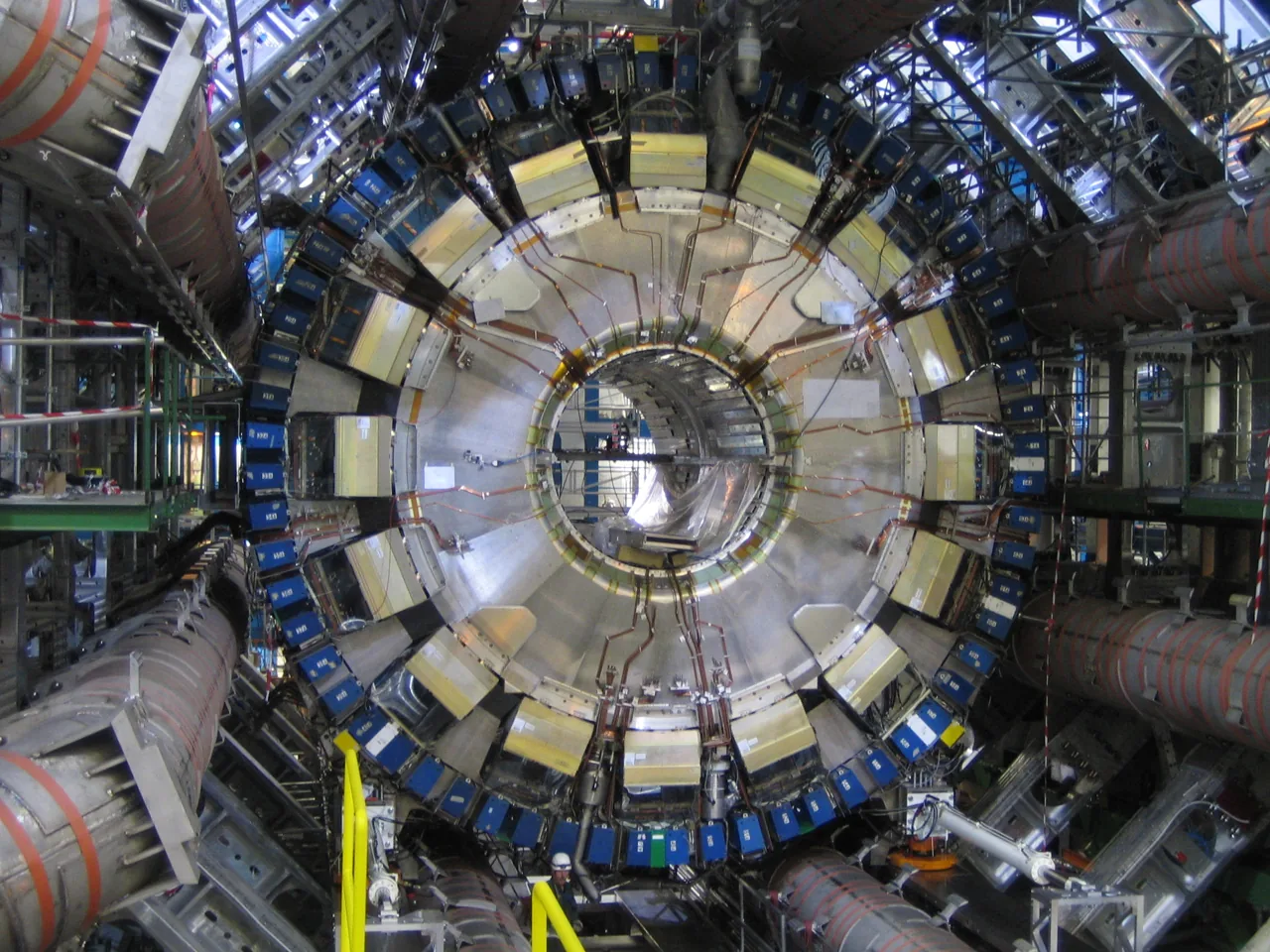 cern2.jpg